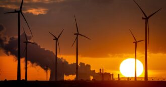 Copertina di Corsa per le rinnovabili, l’Spd vuole un tetto al prezzo dell’energia per le industrie impegnate nella transizione (e mette in difficoltà Scholz)