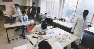 Copertina di “Nuovi schiavi” | Viaggio nel lavoro povero. “In prima linea accanto ai fragili, ma per tre mesi senza stipendi”