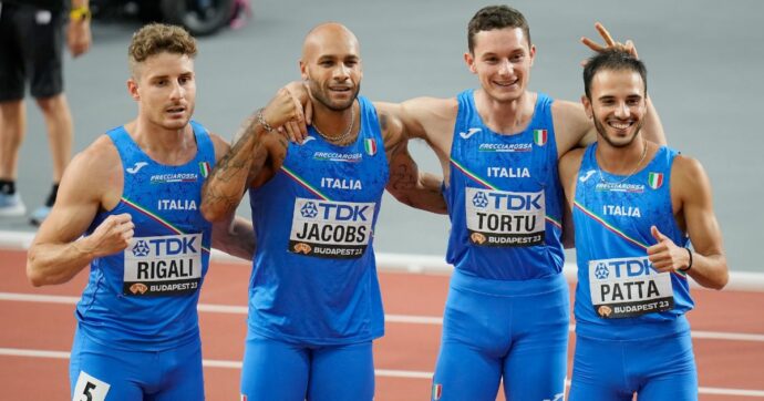 Italia d’argento nella staffetta 4×100 ai mondiali di atletica: il riscatto del quartetto con Jacobs e Tortu. Medaglia d’oro per gli Usa