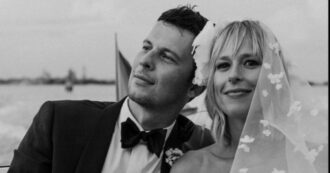 Copertina di Federica Pellegrini e Matteo Giunta, primo anniversario di nozze con foto e video inediti del matrimonio: “Felici come oggi per tutta la vita”
