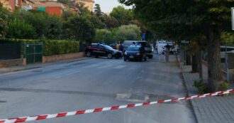 Sirolo, 23enne ucciso con una fiocina dopo una lite in strada per il traffico a rilento. Fermato il killer in fuga