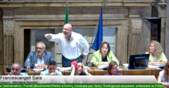Copertina di Rissa al Consiglio comunale di Terni, il sindaco Bandecchi insulta il capogruppo di FdI e poi si scaglia contro di lui – Video