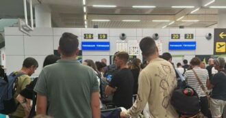 Copertina di Migliaia di italiani bloccati in aeroporto a Palma di Maiorca: voli cancellati a causa di una tempesta. “Abbiamo dormito per terra”