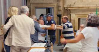 Copertina di Sembra Fight Club, ma è solo Bandecchi