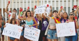 Copertina di Spagna, Rubiales è indagato per violenza. La mamma si trincera in chiesa: “Giustizia”