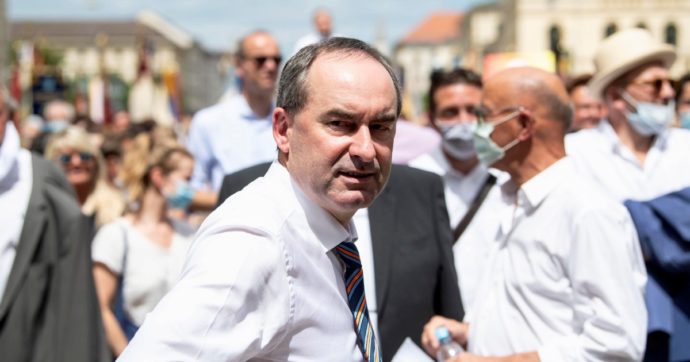 “Auschwitz parco giochi”. In Baviera  accuse al ministro