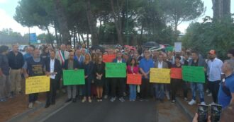 Copertina di A Caivano il corteo per le vittime dello stupro. Don Patriciello: “La ricetta non esiste, la parola magica è insieme”