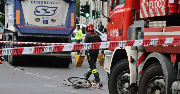 Un’altra persona in bici investita e uccisa da un camion a Milano: aveva 28 anni. Indaga la Polizia locale