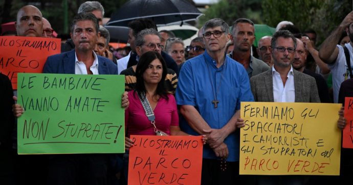 Stupri di Caivano, in duecento al corteo nel Parco verde. Pochi i residenti