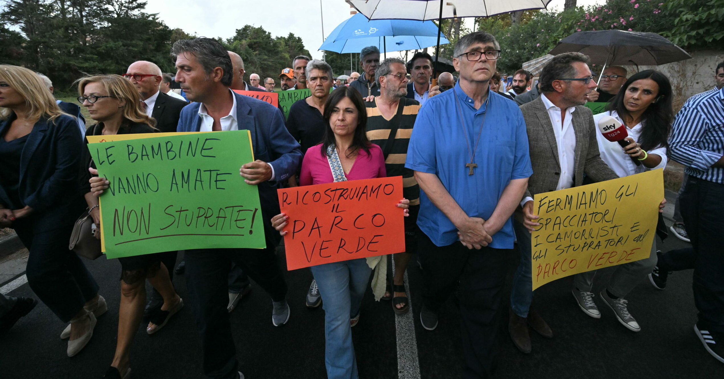 Il Fatto di domani. Trasferta blindata di Meloni a Caivano: paura per le  domande e per le proteste degli ex Rdc. Solo la ministra Calderone non vede  la “bomba sociale” - Il