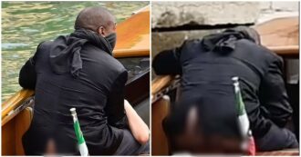 Copertina di Kanye West avvistato con i pantaloni abbassati in barca a Venezia: cosa stava facendo con la “moglie” Bianca Censori? – IL VIDEO