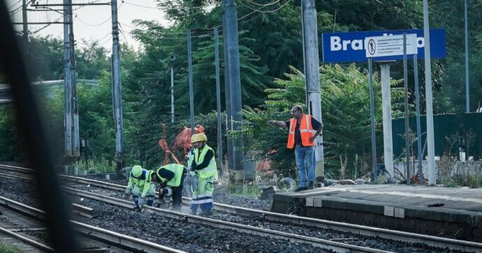 Incidente ferroviario a Brandizzo, l’ipotesi sul disastro con 5 operai morti: “Buco nero nella comunicazione dell’apertura del cantiere”