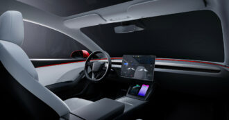 Copertina di Tesla indagata negli Stati Uniti, 58 casi sospetti legati alla guida autonoma