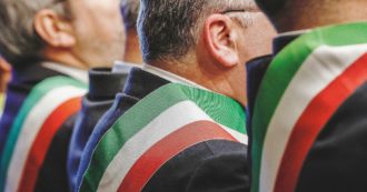 Copertina di “Siamo tutti per il terzo mandato”. Per gli eletti ora c’è la scusa Pnrr