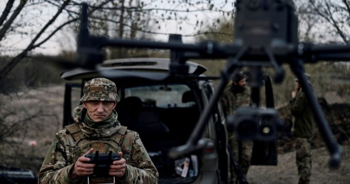 Armi, ora Zelensky è “fai  da te”: produce a Kiev e aggira la Nato