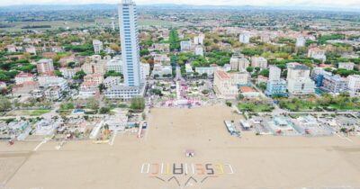 Copertina di Dare un nome sessista a un ristorante non è una goliardata ma violenza simbolica