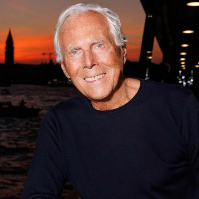 Gli ultimi giorni di Giorgio Armani, “un malessere improvviso allo stomaco” che non lasciava pensare il peggio. La grande festa pronta per il 28 settembre e le telefonate