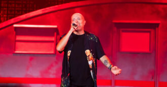 Copertina di Max Pezzali al Circo Massimo: “È la mia tempesta perfetta, le mie canzoni sono un momento collettivo”. La festa per i 520mila biglietti venduti in un anno