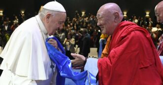 Copertina di Papa Francesco e “il saluto al nobile popolo cinese” dalla Mongolia: il messaggio in vista della missione di Zuppi in Cina