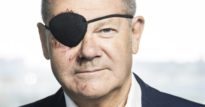 Olaf Scholz posta una foto con una benda sull’occhio dopo una caduta facendo jogging: “Aspetto di vedere i meme”