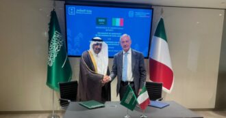 Copertina di Il governo organizza il forum Italia-Arabia Saudita. Meloni diceva: ‘Stato fondamentalista. Come alleato meglio la Russia che Riyad’
