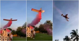 Copertina di Gender reveal party finisce in tragedia: aereo sgancia la polvere rosa sulla festa poi si schianta. Morto il pilota