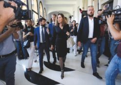 Copertina di Visibilia, la Procura di Milano ritira istanza di fallimento per la concessionaria, cade ipotesi bancarotta. Resta per altre società della galassia