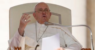 Copertina di Migranti e accoglienza, la destra francese contro il Papa: “Sta esagerando”