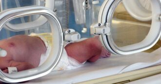 Copertina di A Palermo due neonati positivi alla cocaina: la madre tossicodipendente li ha abbandonati in ospedale
