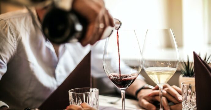 Intossicazione dopo la festa dei soci di un istituto bancario: avviate le verifiche sul catering