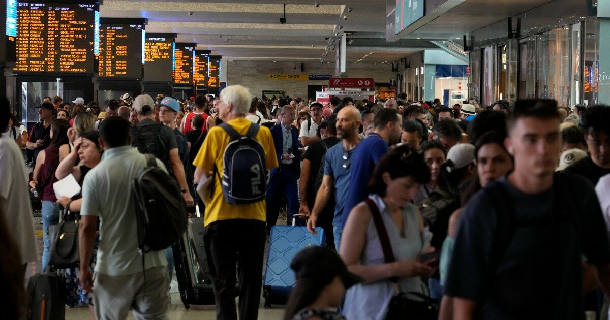 Costa di più anche andare sul posto di lavoro in treno: per i pendolari rincari fino al 10%. “In controtendenza col resto d’Europa”