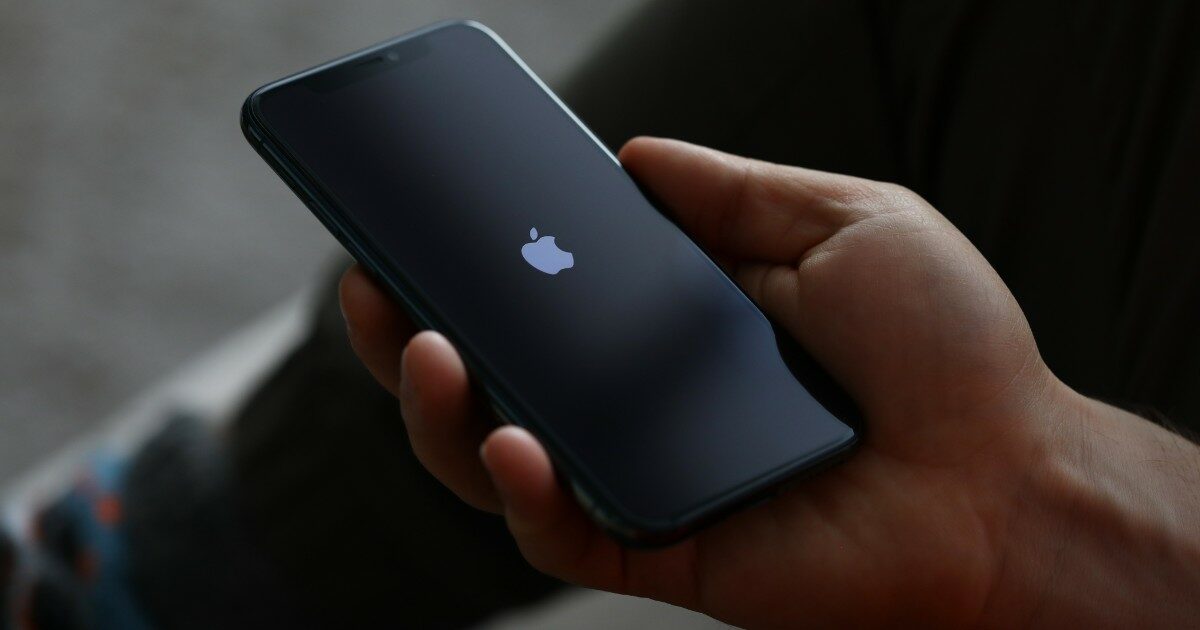 Apple, scatta l’allarme: “Così gli hacker entrano negli iPhone con iOS 16 via Bluetooth”