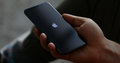 Copertina di “Apple aiuta gli hacker nelle attività criminali. Mi hanno rubato l’iPhone e l’azienda non mi restituisce la mia vita digitale”: la denuncia dell’imprenditore Michael Mathews