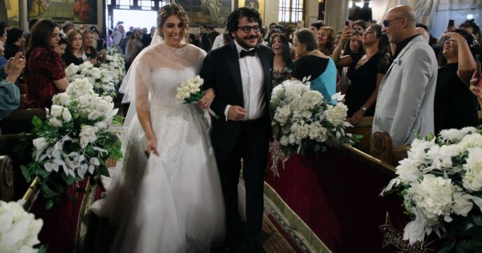 Patrick Zaki si è sposato con la sua fidanzata Reny Iskander. La cerimonia al Cairo con rito copto-ortodosso