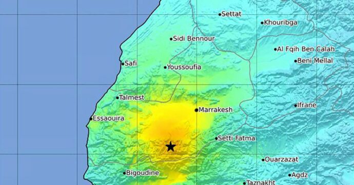 “Bloccati tra i monti del Marocco, il terremoto ha causato una frana. Qui non c’è nessuno, stiamo andando a piedi ad Agadir”. Il racconto dei turisti italiani