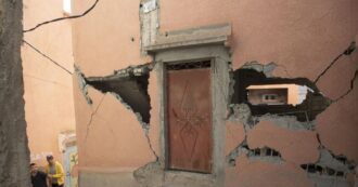 Copertina di Terremoto di magnitudo 6.8 in Marocco: oltre 1300 morti e almeno 1800 feriti. Croce Rossa: ‘Risposta all’emergenza potrebbe durare anni’