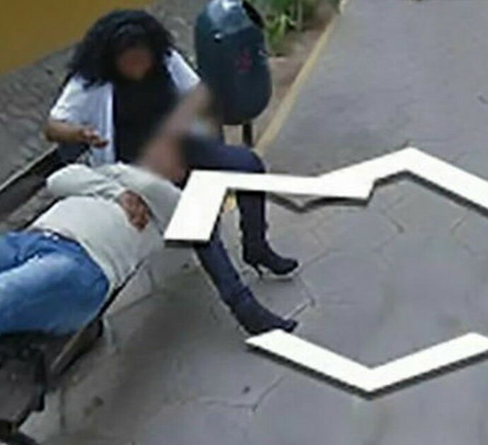Cerca la strada su Google Maps e scopre la moglie che lo tradisce con l’amante: la foto inequivocabile, poi il divorzio