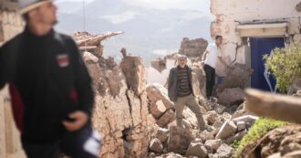 Copertina di Terremoto in Marocco, oltre 2mila i morti accertati: si continua a scavare tra le macerie. E continuano le scosse forti