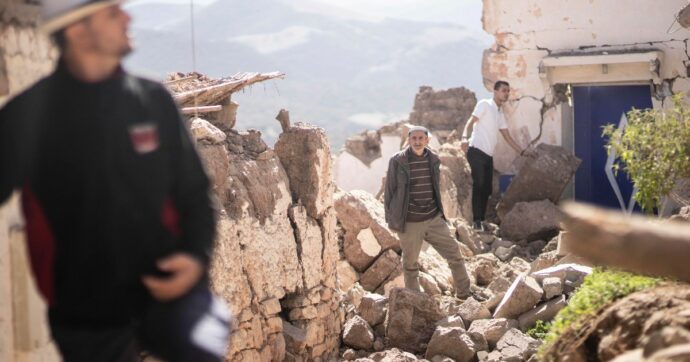 Terremoto in Marocco, oltre 2mila i morti accertati: si continua a scavare tra le macerie. E continuano le scosse forti