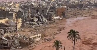 Copertina di Inondazioni in Libia, il premier della Cirenaica parla di “duemila morti” a causa della tempesta Daniel: “Crollate due dighe a Derna”