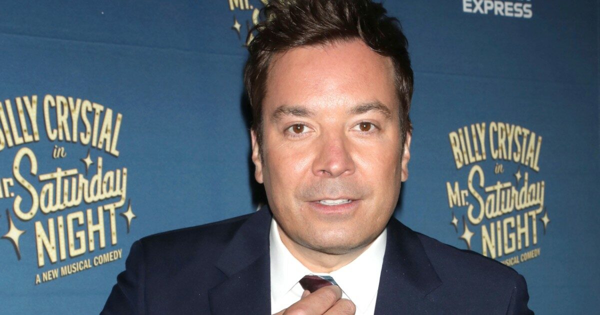 “Clima tossico sul lavoro e umiliazioni”. Jimmy Fallon accusato dal suo staff si scusa con i dipendenti: “Mi sento malissimo”