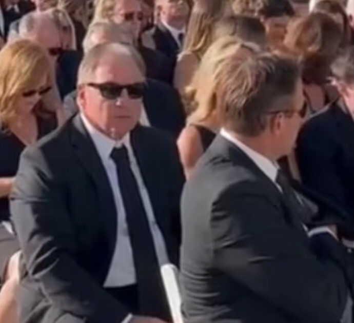 “Sono stato per tutto il tempo alla ricerca di una bara”: sposa chiede agli invitati di vestirsi di nero e il video è virale su TikTok