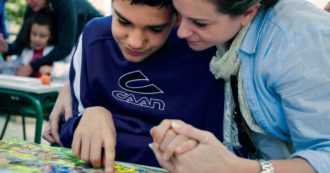 Copertina di Docenti di sostegno: ogni anno il 33% degli alunni li vede cambiare