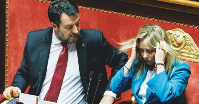 Copertina di Salvini scalcia troppo e Meloni fa “sparire” il decreto Sicurezza