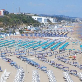Copertina di Spiagge, il “trucco” per non fare le gare: 8 su 10 sono libere