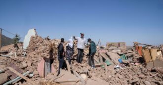 Copertina di Terremoto in Marocco, il racconto degli sfollati: “Da tre giorni dormiamo all’aperto, al freddo. Ma i soccorsi ancora non si sono visti”