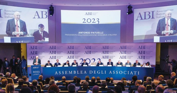 “Gli extraprofitti  non esistono”, Abi contro il governo