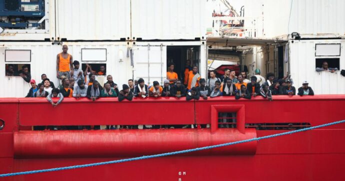 Migranti, media: “La Germania ha fermato l’accoglienza di persone dall’Italia”. E la Francia blinda le frontiere