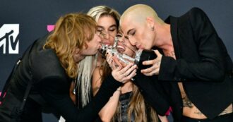 Copertina di Mtv Video Music Awards, i Maneskin vincono il premio Best Rock. E Taylor Swift manda un bacio a Damiano