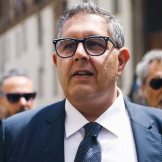 Copertina di Rigassificatore, Toti accerchiato scarica le colpe sullo Stato